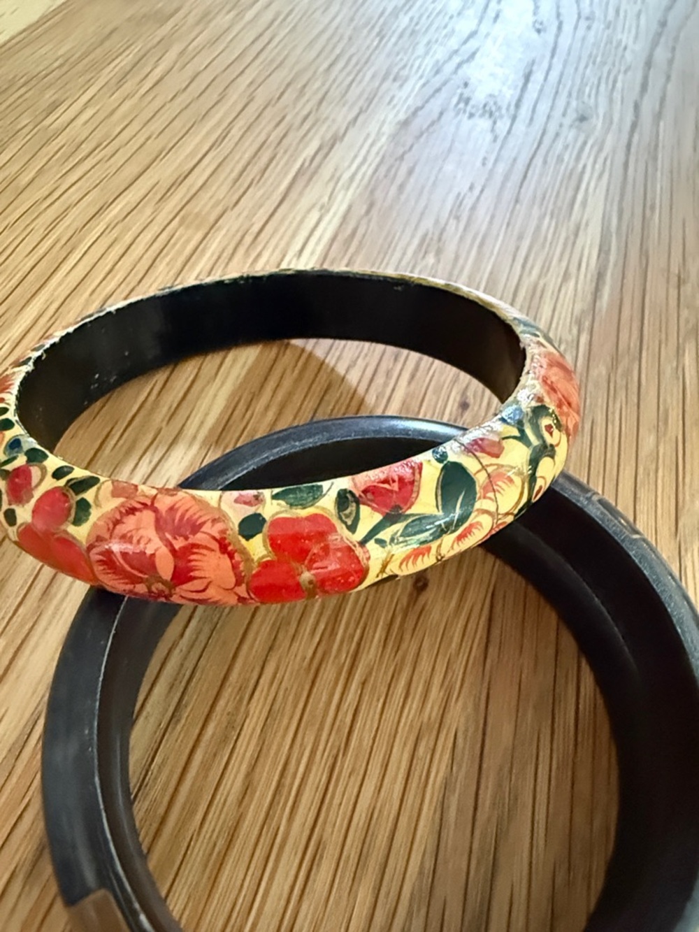 VTG 90s Two Wood with Shell Inlay and one Floral Painted Bangle Bracelet Set - Picture 4 of 7